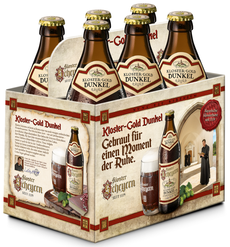 Sechs dunkle Bierflaschen in einem Träger auf einem Werbeplakat mit Texten und einem Mönch.